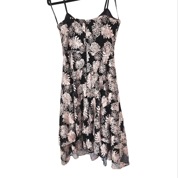 Forever New dress size 8 fit & flare below knee black with rose gold embroidery - Picture 2 of 12